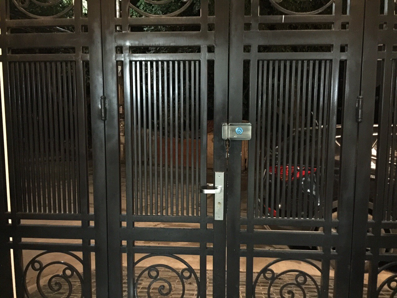 Khóa chốt cổng kết nối thẻ từ biệt thự A Giang -Bắc Ninh